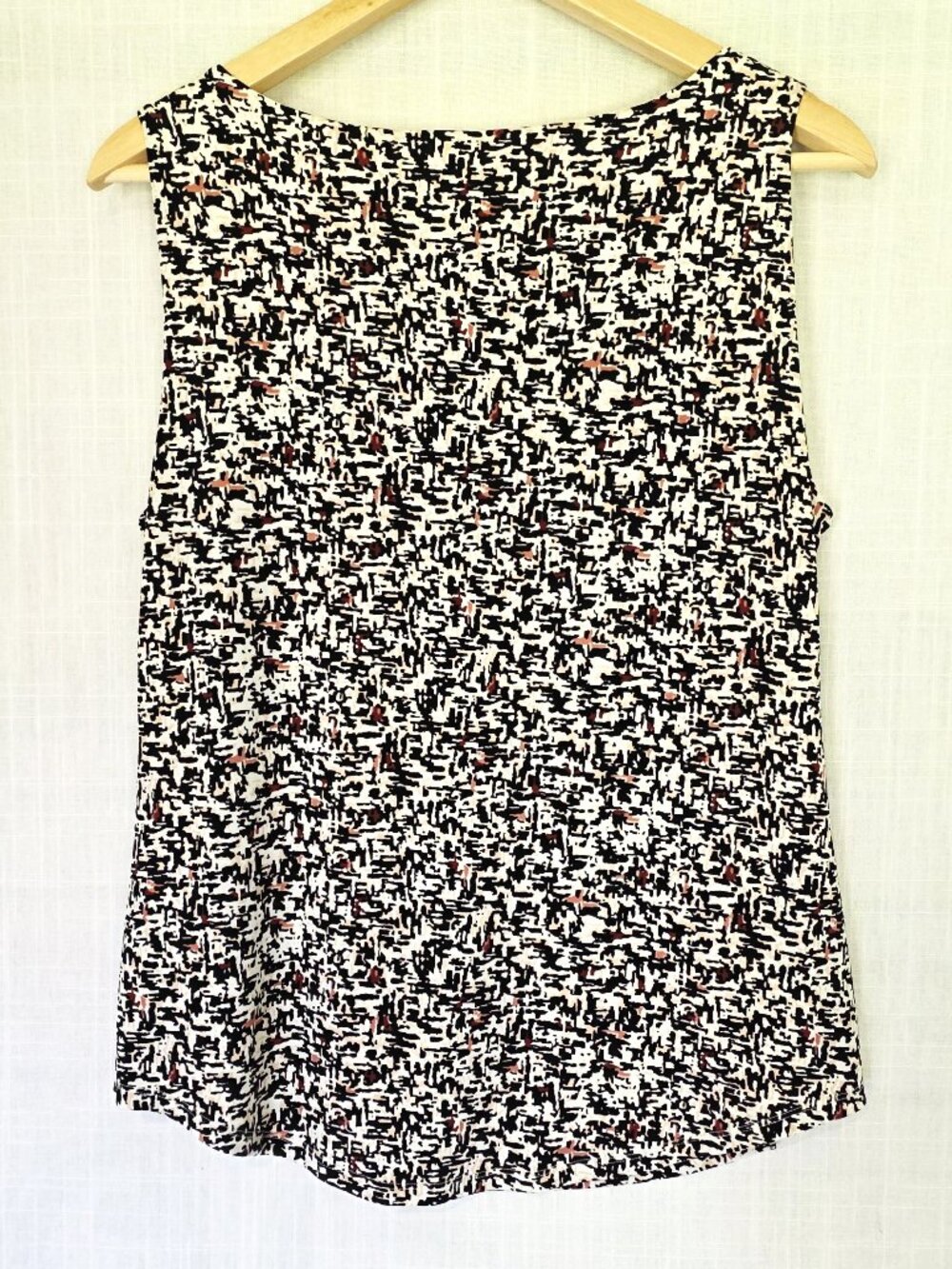 White House Black Market Abstract Print Keyhole Tank Top M - Picture 3 of 6